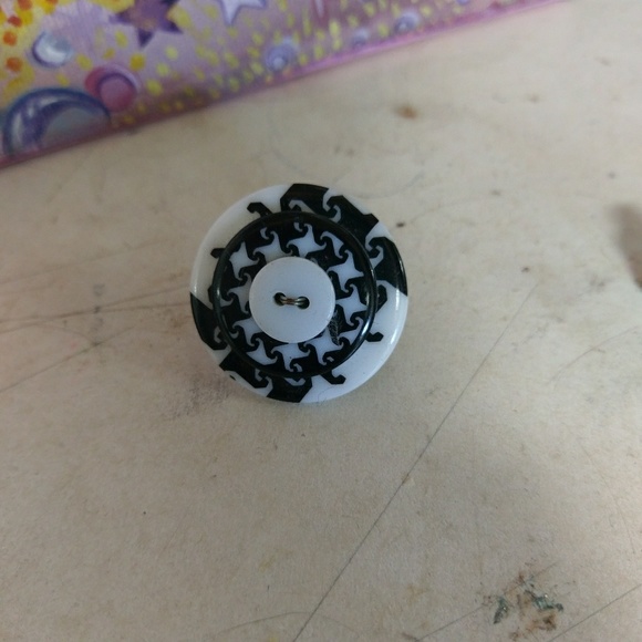 Plastic Rings Pink - Picture 3 of 7